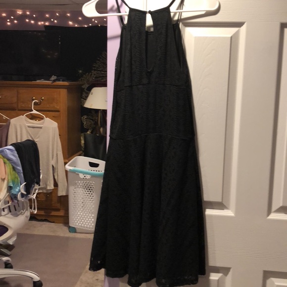 Black lace halter dress - Picture 2 of 3